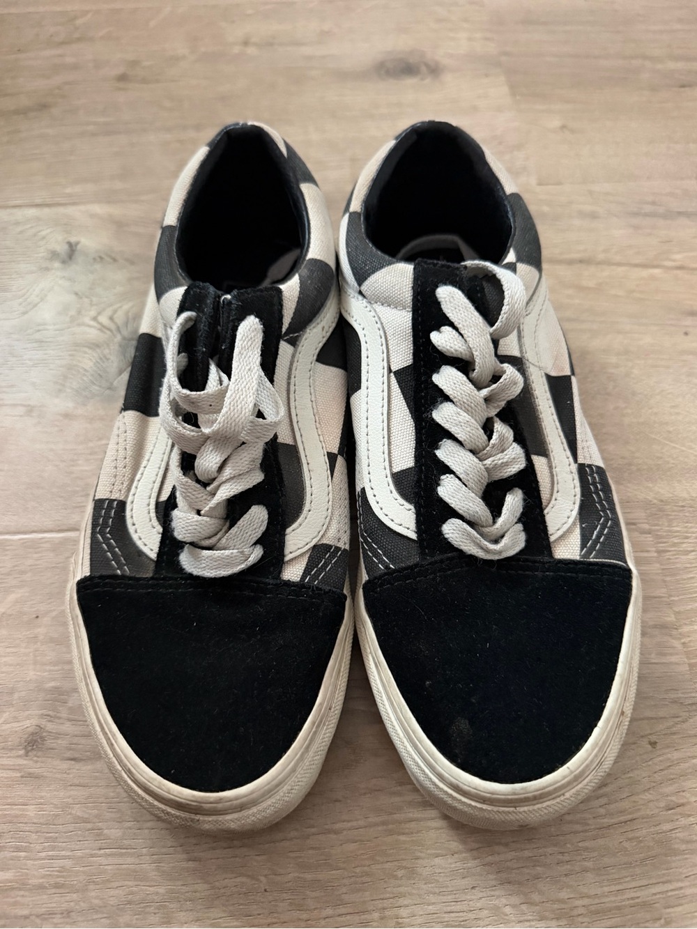 Old- skool Vans-Checkerboard Lace-Up Skate Sneakers in Black and White
